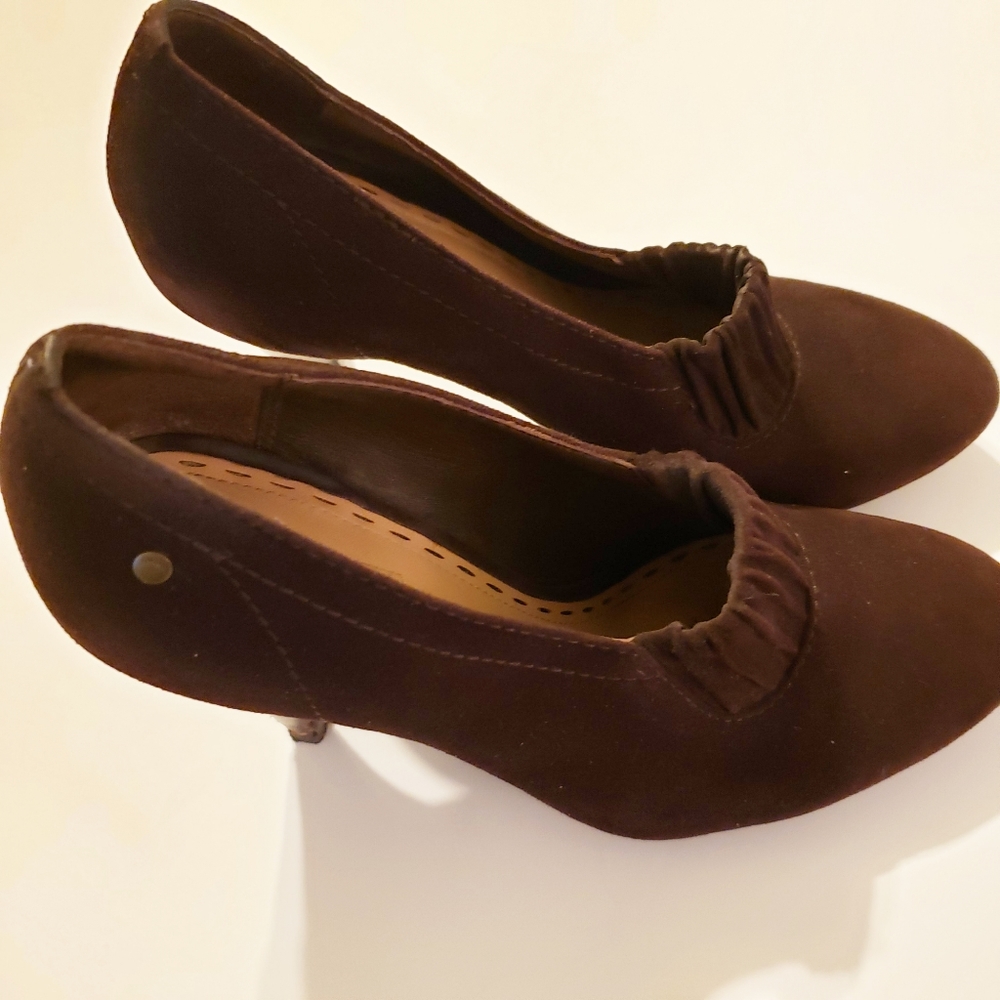 Coach Adra Brown Suede Heel size 5.5b